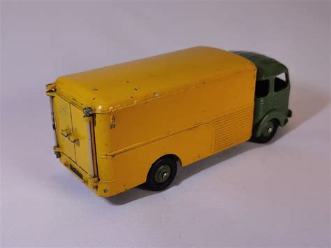 DINKY TOYS 33A Simca Cargo Fourgon