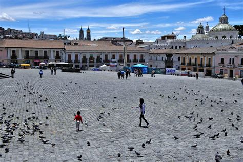 History Of Plaza De San Francisco In Quito Ecuador Encircle Photos