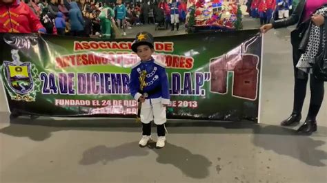 Con Un Colorido Desfile De Artesanos Y Comerciantes Bolivia Da La