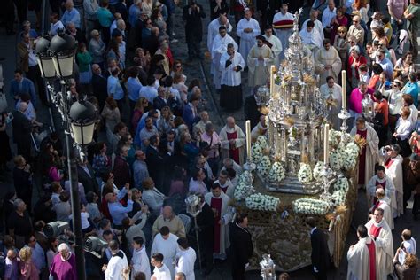 En Im Genes Una Ma Ana Radiante De Corpus Christi