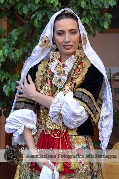 Pin Di Maria Cristina Motzo Su Costumi Della Sardegna Traditional