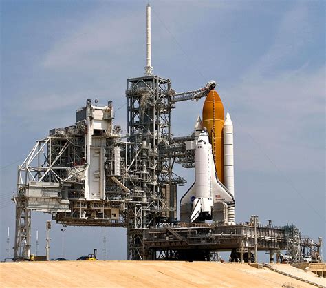 Scale Model News: SUPER-DETAILED SPACE SHUTTLE LAUNCH TOWER