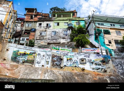 Brasilianische Favela Stockfotos Und Bilder Kaufen Alamy