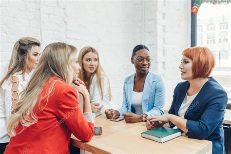 Mujeres Trabajo En Equipo Y Construcción De Equipos Concepto De éxito 2023