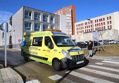 Herida una mujer de 58 años tras volcar su turismo en Alar El Norte