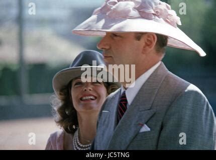 Romy Schneider E Philip Noiret Sul Set Del Film Une Femme Sa Fen Tre