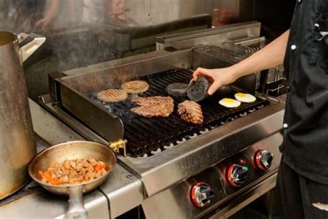 Tips to Preparing Your Commercial Gas Grill for the Busy Season