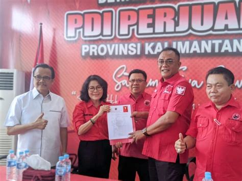 Pudjirustaty Narang Daftarkan Diri Ke PDI Perjuangan Kalteng Maju