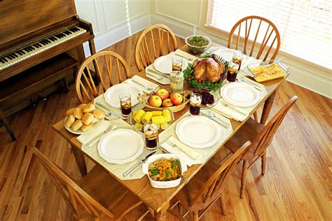 Table with Thanksgiving meal Free Photo Download | FreeImages