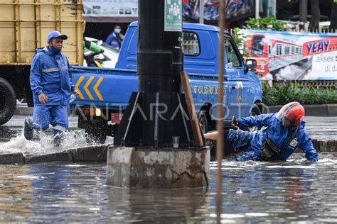 Banjir Rendam Perumahan Green Garden Jakarta Antara Foto