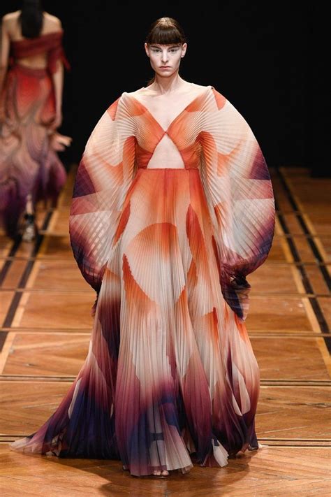 Défilé Iris Van Herpen Haute Couture printemps été 2019 Paris Elle