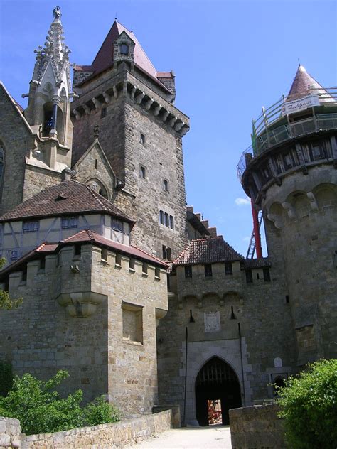Замки Австрии: Кройценштайн (Burg Kreuzenstein) | Руины замка, Замок ...