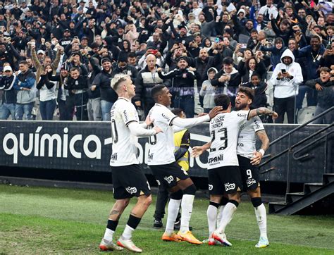 Lázaro Saca Medalhões E Define Escalação Ousada Do Corinthians Contra