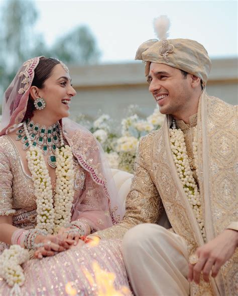 Kiara Advani Sidharth Malhotra Wedding Photos कियारा बनीं सिद्धार्थ