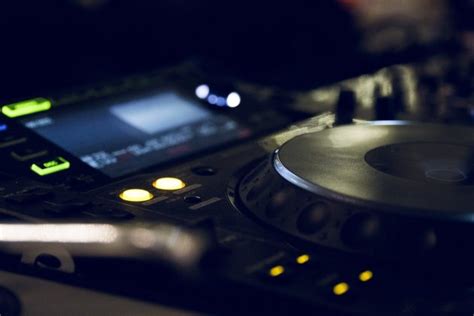 Disc Jockeys Now List the Essential Equipment for the Modern DJ | Blog