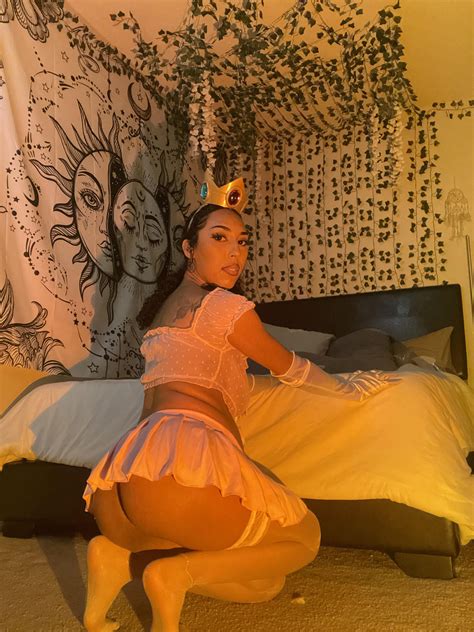 Oh Princess Peaches 🍑 R Blackcosplaygirls