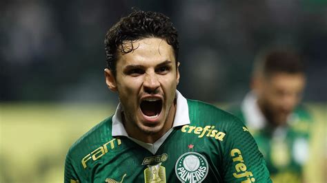 Raphael Veiga destaca força do Palmeiras na temporada