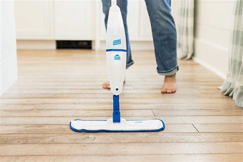 Can You Clean Hardwood Floors With Vinegar