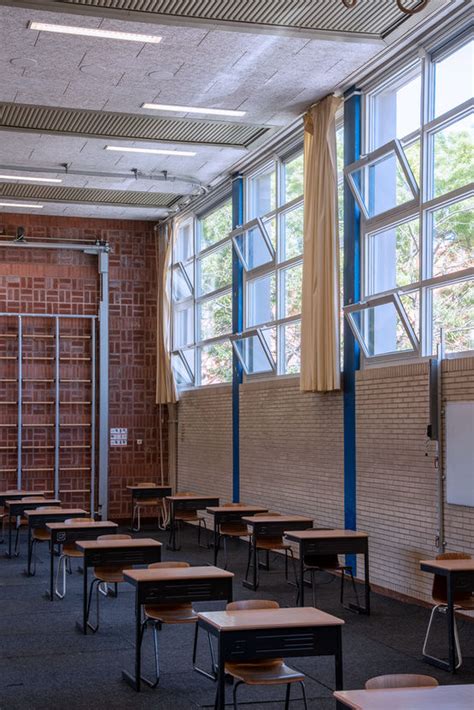 Automated windows for ventilation in school buildings | GEZE