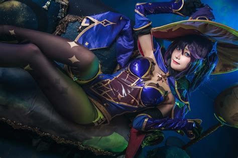 Modelo Vai Deixar Você Sem Palavras Com Esse Cosplay De Mona De Genshin Impact Critical Hits