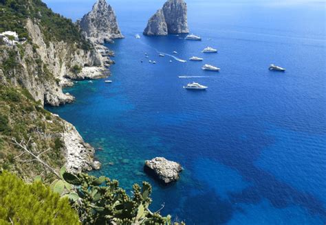 10 Best Beaches In Capri Italy - To Visit By Boat!