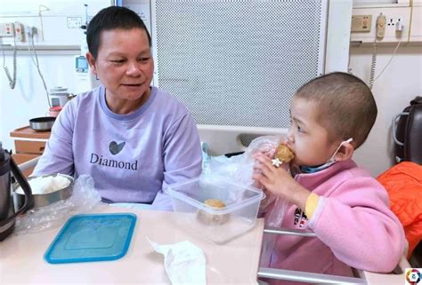 女儿患白血病，单亲妈妈携女艰难求医，孰料十个月后母亲也患白血病腾讯新闻