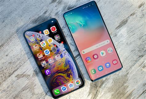 Compare Between Samsung Galaxy S Plus Vs Iphone Xs Max Phones