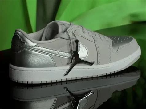 O Et Quand Cop Les Air Jordan Low Og Metallic Silver