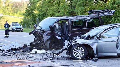 Verkehrsunfall Todesdrama Am Vatertag Mann Stirbt Bei