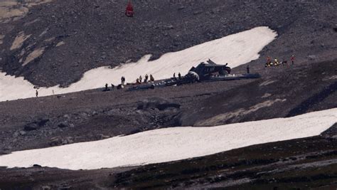 Aereo Turistico Si Schianta Sulle Alpi Svizzere 20 Morti La Stampa