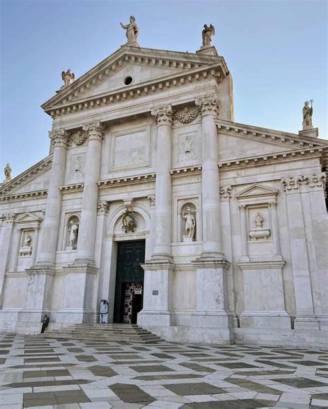 Palladios Architecture In Venice Lions In The Piazza