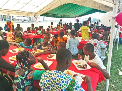 Abidjan Costa D Avorio Il Pranzo Di Natale Di Sant Egidio Con I