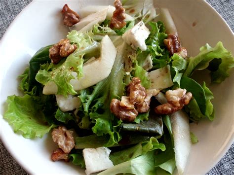 Salat mit Gorgonzola Birne Walnüssen heideblitz