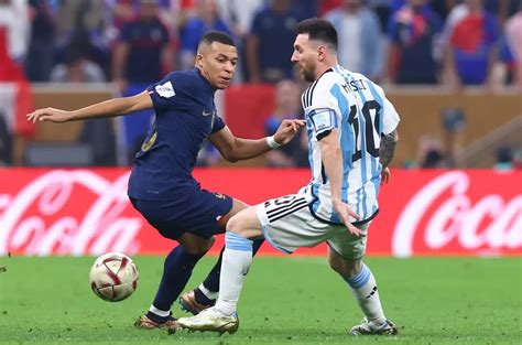 Messi Dibu Martínez Scaloni y la hinchada argentina van por el