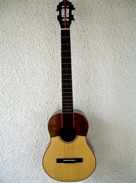 Alfonso Sandoval Luthier Cuatro Venezolano