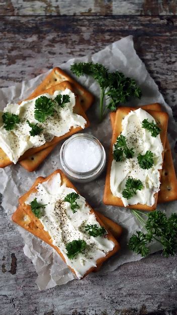 Premium Photo | Cream cheese crackers and herbs. healthy snack.