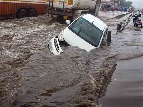 In Pics Heavy Rainfall Lashes Delhi As Imd Issues Orange Alert