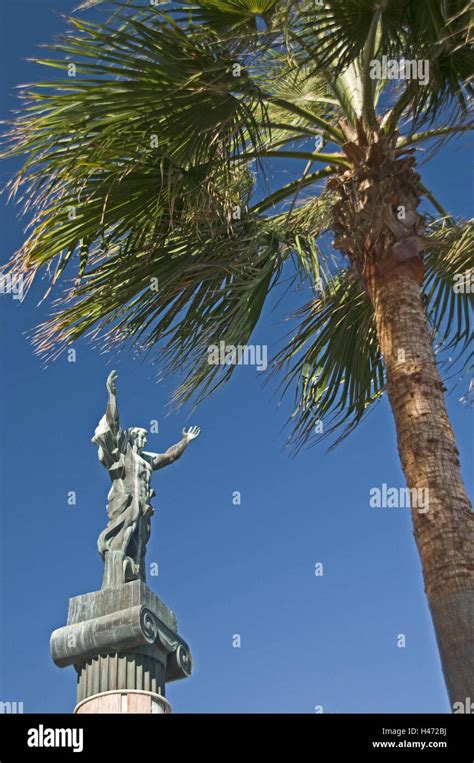 Statue Puerto Banus Marbella Andalusia Fotos Und Bildmaterial In