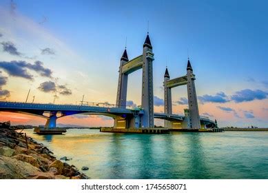 708 Terengganu drawbridge Images, Stock Photos & Vectors | Shutterstock