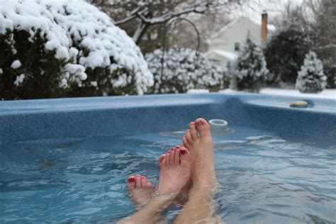 Hot Tub & Spa Tips During the Winter | Jones Pools