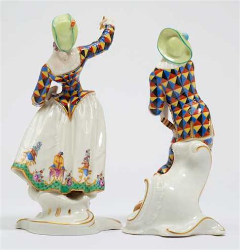 A PAIR OF COMMEDIA DELL ARTE FIGURES LALAGE AND MEZZETINO Nymphenburg