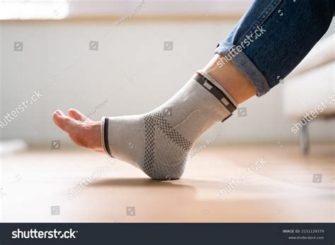 Girl sprained ankle 库存照片和图像 3 091 张图片 Shutterstock