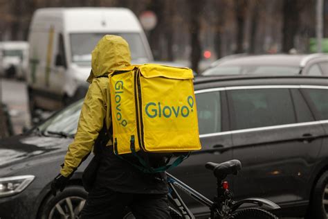 Câți bani câștigă un livrator Glovo pe săptămână Sumele sunt uriașe