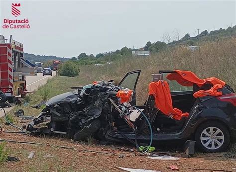 Un Fallecida Y Siete Heridos En Un Accidente Entre Dos Coches Y Un