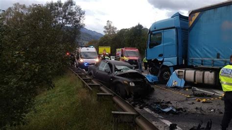 Accident Ntre Un Tir I O Ma In N C Mpulung Moldovenesc Unul