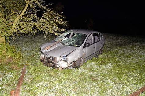 Dörflingen SH Zwei Verletzte nach Selbstunfall mit Personenwagen