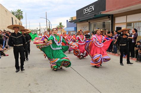 Desfilan Ni Os Y J Venes Por Aniversario De La Revoluci N Mexicana