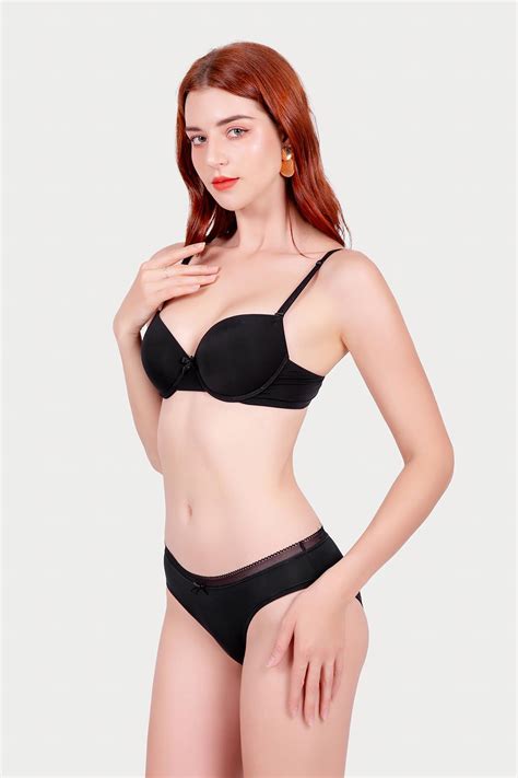 Qu N L T Bikini N Misaki Tr N D Ng C B N M Vera Vietnam