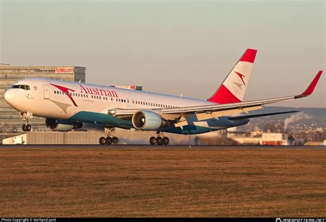 Oe Lay Austrian Airlines Boeing Z Er Wl Photo By Gerhard Zant