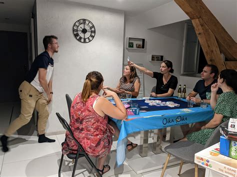 Inviter une animatrice de jeux de société c est possible Le coin des